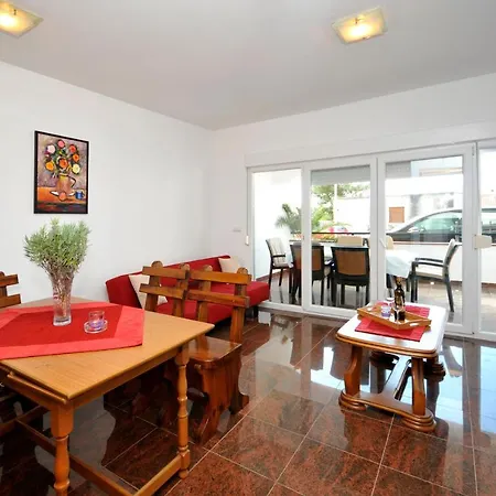 Svalina Apartment *